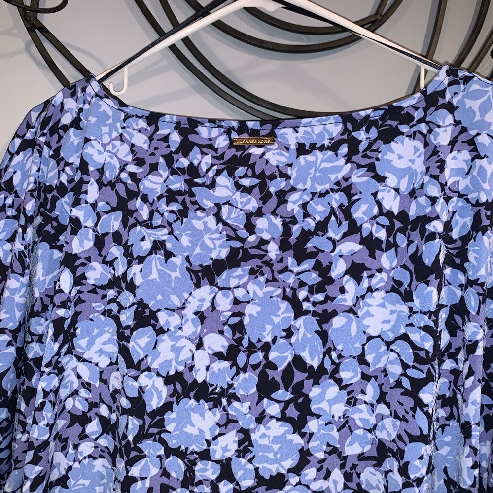 1 MICHAEL KORS BLUE TOP💙 - Picture 5 of 7